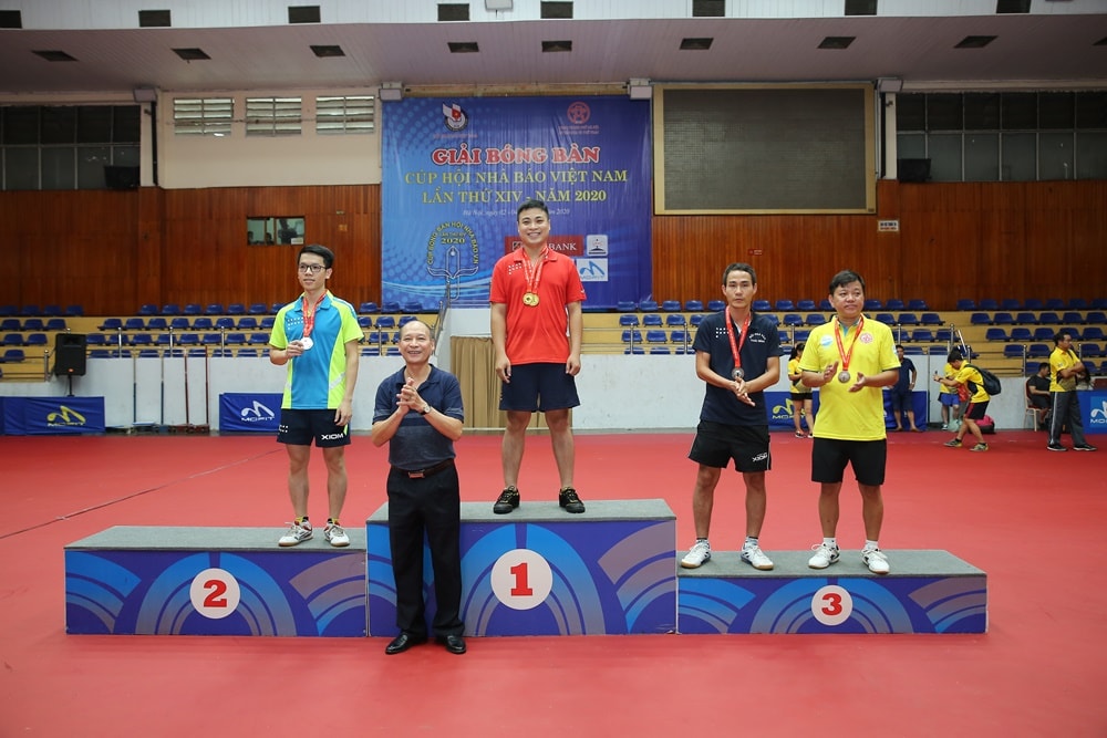 Nội dung đơn nam dưới 45, giải Nhất thuộc về VĐV Trần Quang Hòa – LCH Báo Công an; VĐV Nhì Vũ Huy Toản – Báo Thái Nguyên. Ảnh: Sơn Hải