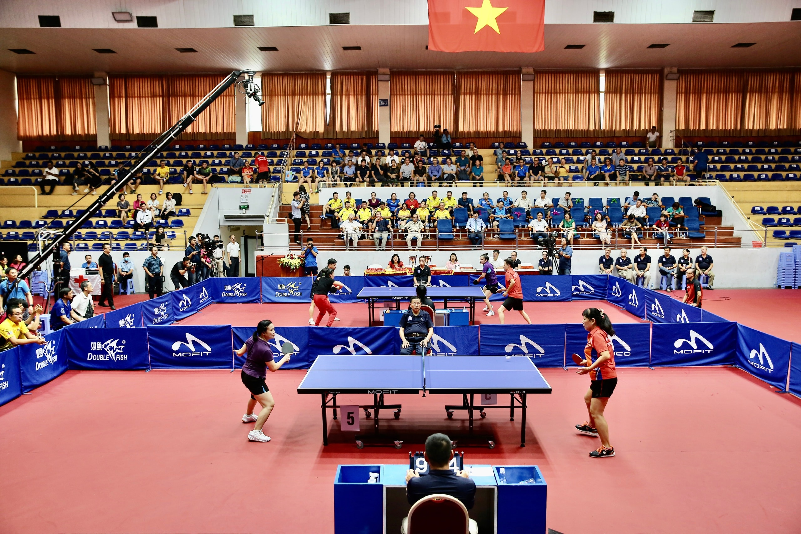 Các trận đấu chung kết diễn ra chiều ngày 04/10 tại Giải Bóng bàn Cúp Hội Nhà báo Việt Nam lần thứ XIV- năm 2020. Ảnh Sơn Hải