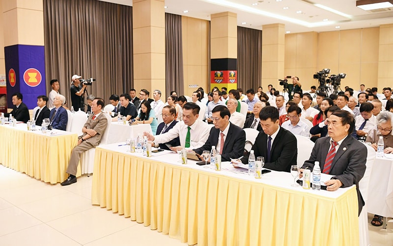Các đại biểu tham dự hội thảo.