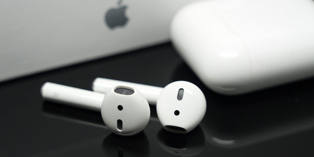 Giá AirPods cũ vẫn tương đối cao, với số tiền này người dùng có nhiều lựa chọn tai mới phù hợp hơn. Ảnh: Business Insider