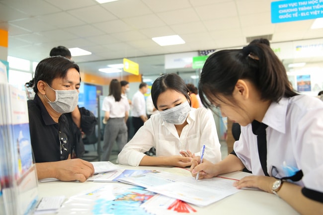 Hình ảnh thí sinh làm thủ tục nhập học tại trường đại học. Ảnh: internet.