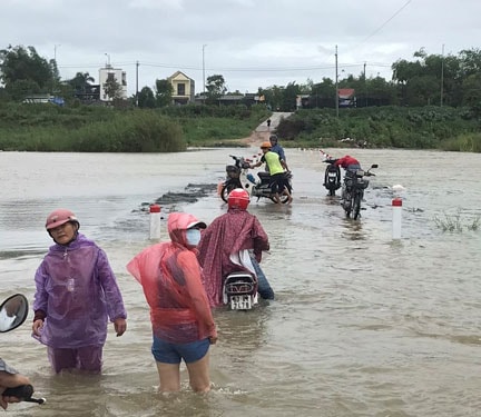 Miền Trung: 11 người chết và mất tích, hơn 10.000 dân sơ tán do mưa lũ. Ảnh: TL.