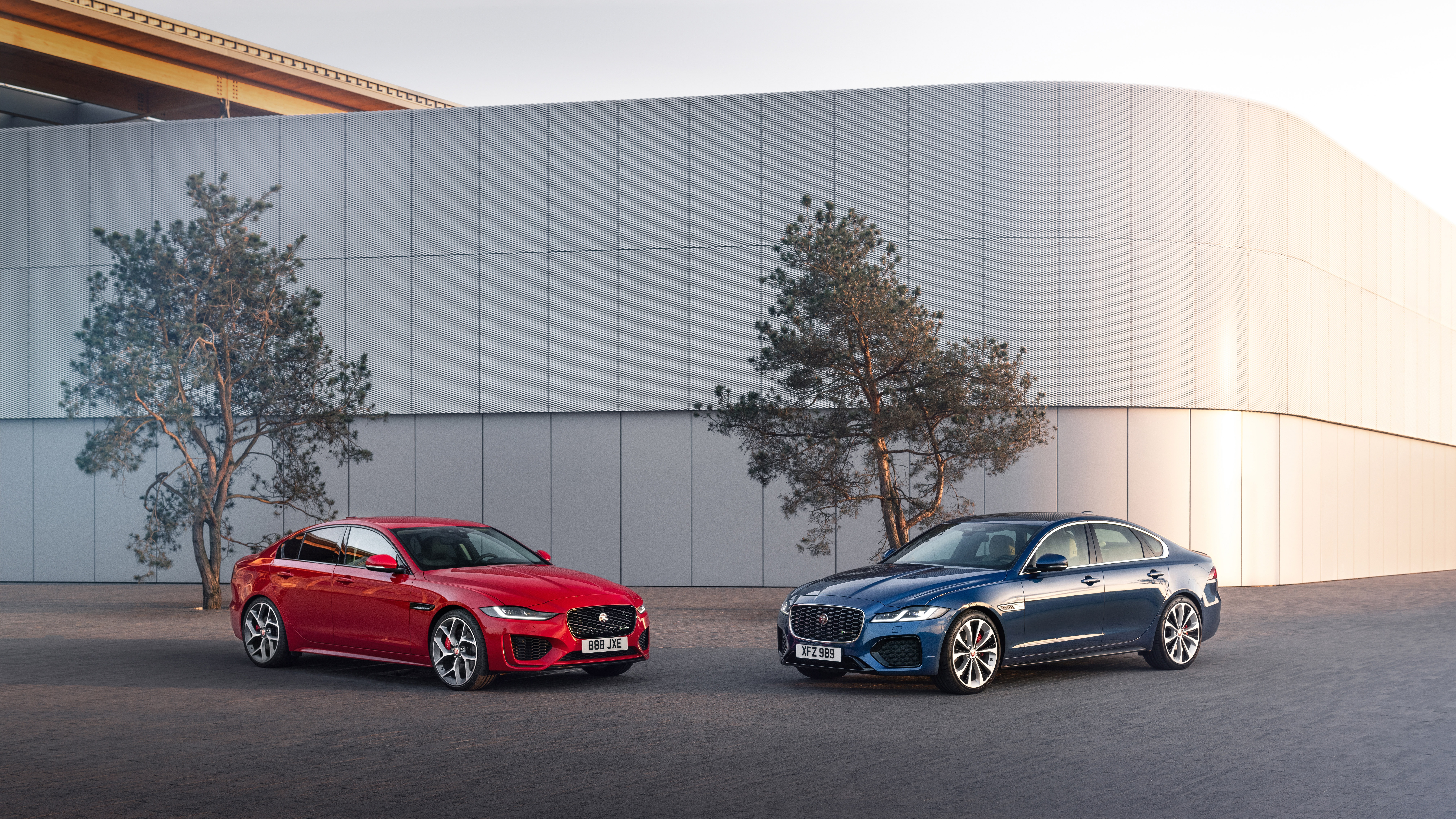 Jaguar vừa chính thức giới thiệu 2 mẫu xe Jaguar XF Saloon và XF Sportbrake tại Anh. Ảnh: Jaguar