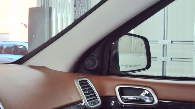 Nội thất Jeep Grand Cherokee 2020 bọc giáp. Ảnh: Carscoops