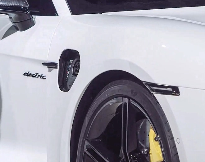 Mẫu xe điện Porsche Taycan.
