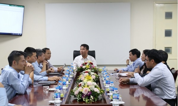 Tổng Giám đốc Nguyễn Thế Mạnh phát biểu tại buổi làm việc