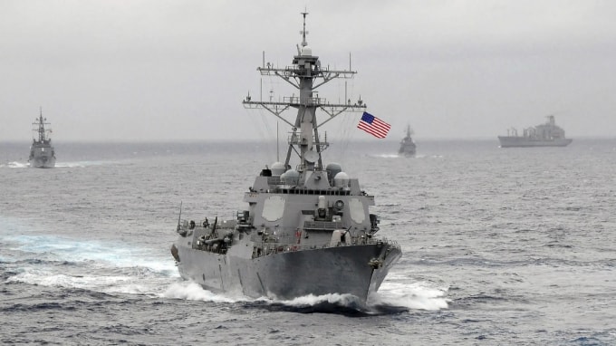 Tàu khu trục tên lửa dẫn đường USS Lassen được chụp vào tháng 10 năm 2015: Hải quân Hoa Kỳ đã gửi một tàu khu trục khác, USS Barry, qua eo biển Đài Loan vào ngày 14 tháng 10. Ảnh: Reuters