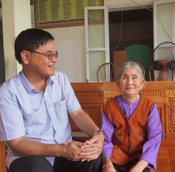 ben doi hoang ngan nghe nhu co tieng nguoi xua vong noi ve hinh 3