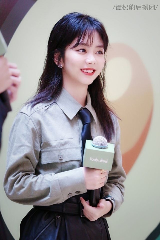 Đàm Tùng Vận có nét đáng yêu.