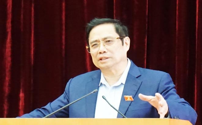 Đồng chí Phạm Minh Chính, Ủy viên Bộ Chính trị, Bí thư Trung ương Đảng, Trưởng Ban Tổ chức Trung ương, Đại biểu Quốc hội tỉnh Quảng Ninh phát biểu tại buổi tiếp xúc. Ảnh: Minh Đức.