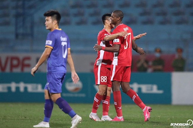 Tiền đạo Bruno Cunha không thể ra sân cùng đồng đội Viettel thi đấu tại Hà Tĩnh. Ảnh: bongda24h.