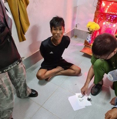 Võ Văn Hậu bị lực lượng công an bắt giữ. Ảnh: vtv.