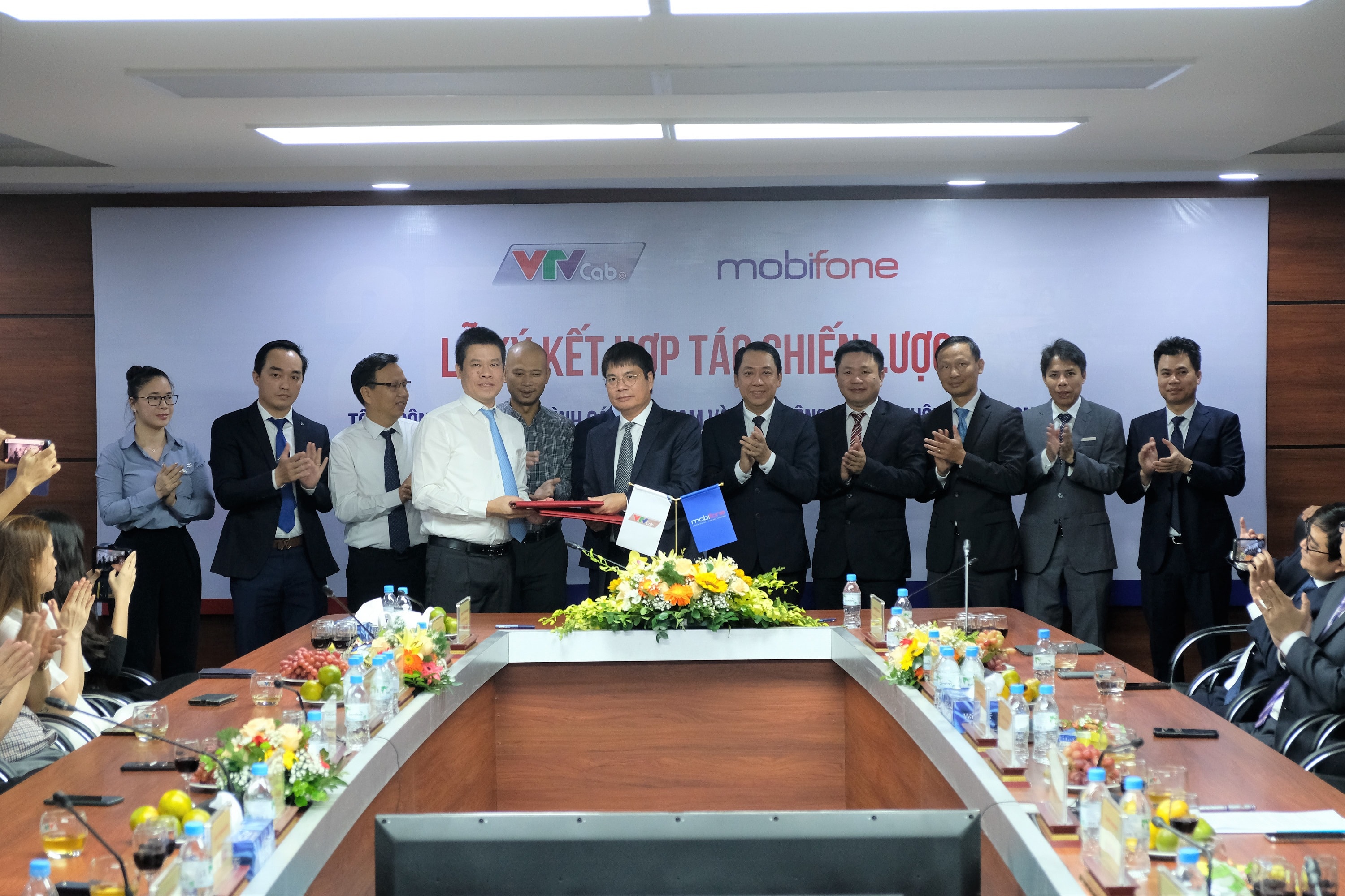 Lễ ký kết Thoả thuận hợp tác toàn diện giữa VTVcab và MobiFone. Ảnh: TM