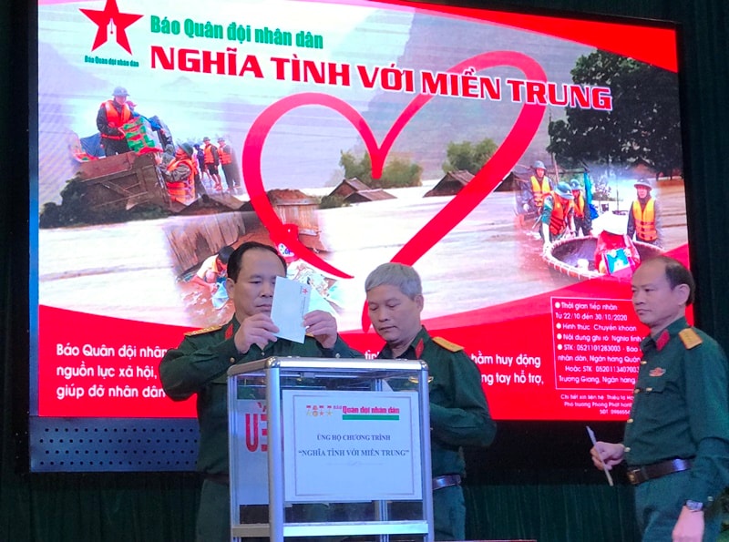 Tổng số tiền Báo QĐND nhận được tại Lễ phát động là gần 700 triệu đồng.