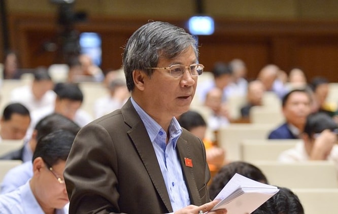 Đại biểu Quốc hội Nguyễn Anh Trí (đoàn Hà Nội) đề nghị đưa quy định cấm thuốc lá điện tử vào ngay trong Luật Môi trường.