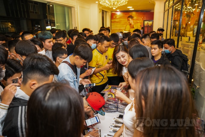 Trước 1 trận cầu kinh điển, sky88 đã đứng ra tổ chức 1 buổi offline cho các CĐV, người hâm mộ Barcelona đầy cảm xúc tại Newday Palace 195 Khâm Thiên (Hà Nội).