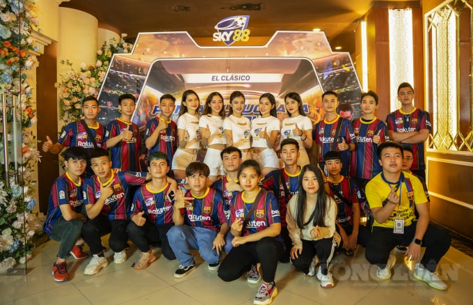 Chắc chắn những Cule có mặt tại buổi offline đã thấy nghẹn ngào nơi cổ họng. Bởi lẽ Messi và đồng đội đã có thế trận rất tốt nhưng sự thiếu may mắn và những cú dứt điểm của họ chưa đủ để khuất phục đối thủ. Dù sao, đây mới chỉ là những vòng đầu tiên của mùa giải và một Barca tươi mới vẫn khiến các Cule tràn đầy tự tin vào giai đoạn tiếp theo.