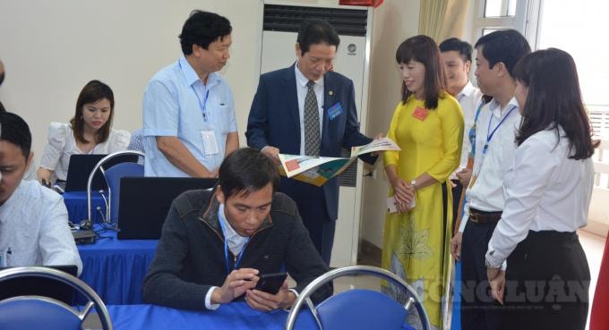 Ông Hoàng Vĩnh Bảo, Thứ trưởng Bộ Thông tin và Truyền thông thăm và động viên phóng viên tác nghiệp tại Đại hội đại biểu Đảng bộ tỉnh Phú Thọ lần XIX.