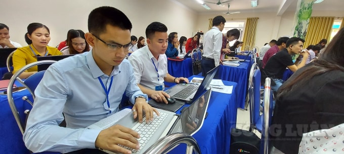 Anh Nguyễn Văn Thắng, phóng viên Tạp chí Thương hiệu và Pháp luật tác nghiệp tại Đại hội.