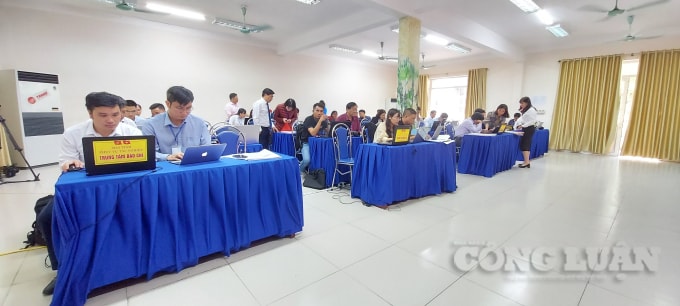 Các phóng viên đến từ các cơ quan báo chí Trung ương và địa phương.