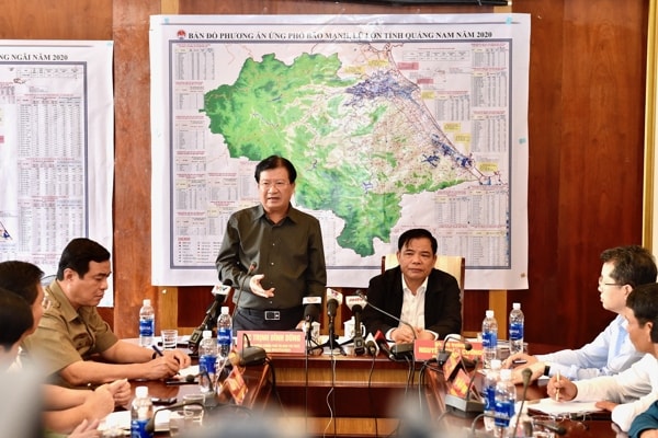 Phó Thủ tướng Trịnh Đình Dũng chủ trì cuộc họp Ban Chỉ đạo tiền phương, tại Đà Nẵng. Ảnh: VGP
