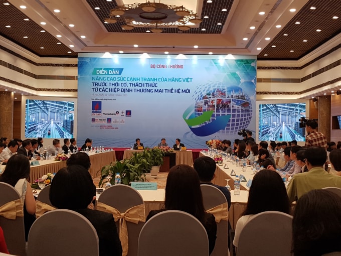 Toàn cảnh Diễn đàn Nâng cao sức cạnh tranh của hàng Việt trước thời cơ, thách thức từ các Hiệp định thương mại thế hệ mới sáng nay (29/10).