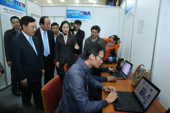 Nhà báo Vũ Việt Trang trao đổi với các lãnh đạo tại Hội nghị thượng đỉnh Mỹ - Triều