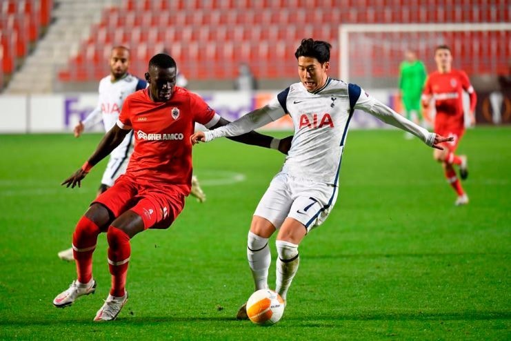 Cầu thủ người Hàn Quốc Son Heung Min vào sân từ đầu hiệp hai nhưng không kịp giúp Tottenham tránh khỏi thất bại muối mặt trên đất Bỉ. Ảnh: vietnamnet.vn