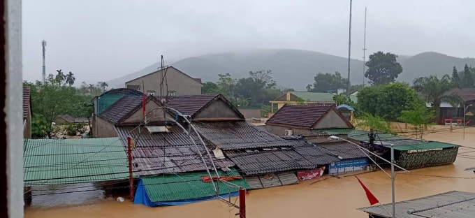 Mưa lũ gây ngập sâu ở Nghệ An