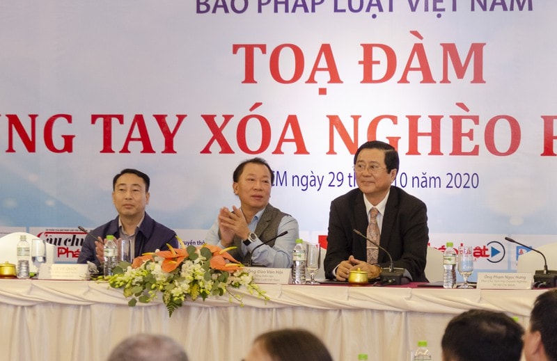 TS. Đào Văn Hội, Tổng biên tập Báo PLVN chủ trì buổi tọa đàm. Ảnh: Vũ Cẩm