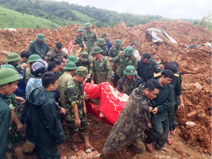 Hàng loạt những vụ sạt lở đất xảy ra trong thời gian gần đây cướp đi sinh mạng của nhiều chiến sĩ, cán bộ, nhân dân để lại nỗi đau xé lòng đối với người dân miền Trung. Ảnh: TL