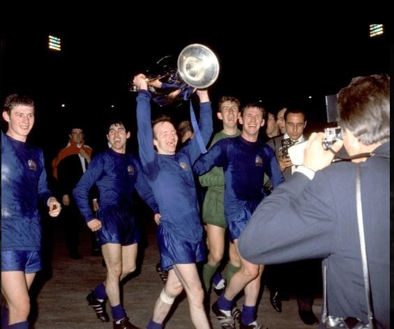 Nobby Stiles và đội bóng giành ngôi vô địch cúp C1 năm 1968. Ảnh: internet