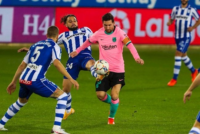 Tiền đạo Messi và đội bóng đã gặp nhiều khó khăn trước chủ nhà Alaves. Ảnh: internet.