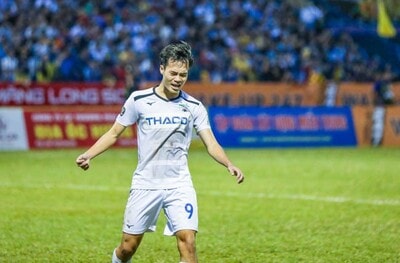 Văn Toàn sẽ chạm mức 140 trận đấu ở V.League cho CLB HAGL nếu ra sân vào ngày mai 3/11. Ảnh: TL