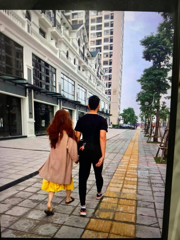 Hình ảnh được cho là Huỳnh Anh tay trong tay với người khác không phải là Quang Hải.