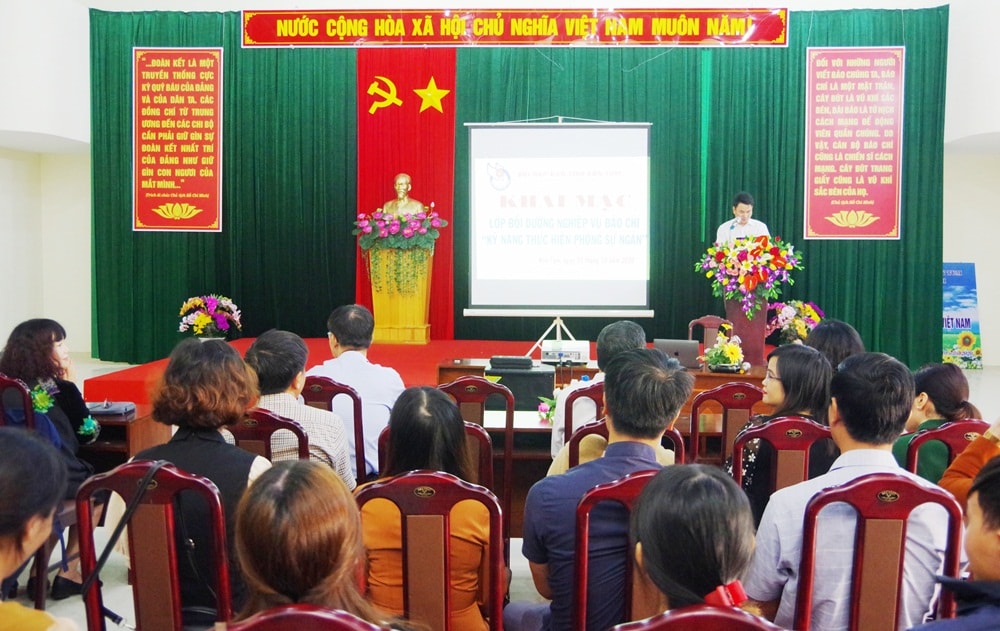 Các đại biểu dự Lễ khai giảng. Ảnh: Văn Tùng