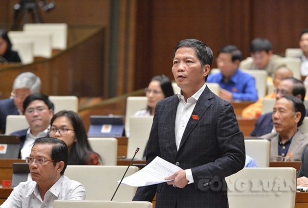 Bộ trưởng Bộ Công Thương Trần Tuấn Anh giải trình trước Quốc hội.