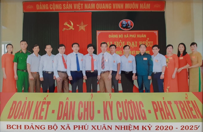 Tập thể BCH Đảng bộ xã Phú Xuân, nhiệm kỳ 2020 - 2025