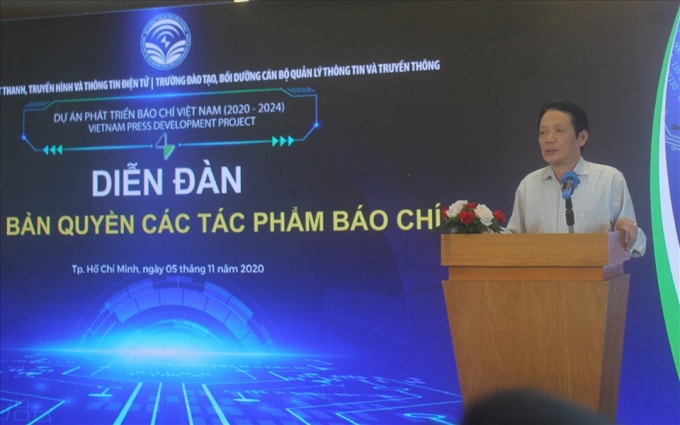 Thứ trưởng Bộ TT&TT Hoàng Vĩnh Bảo chỉ đạo diễn đàn. Ảnh: Đồng Du (LĐO)