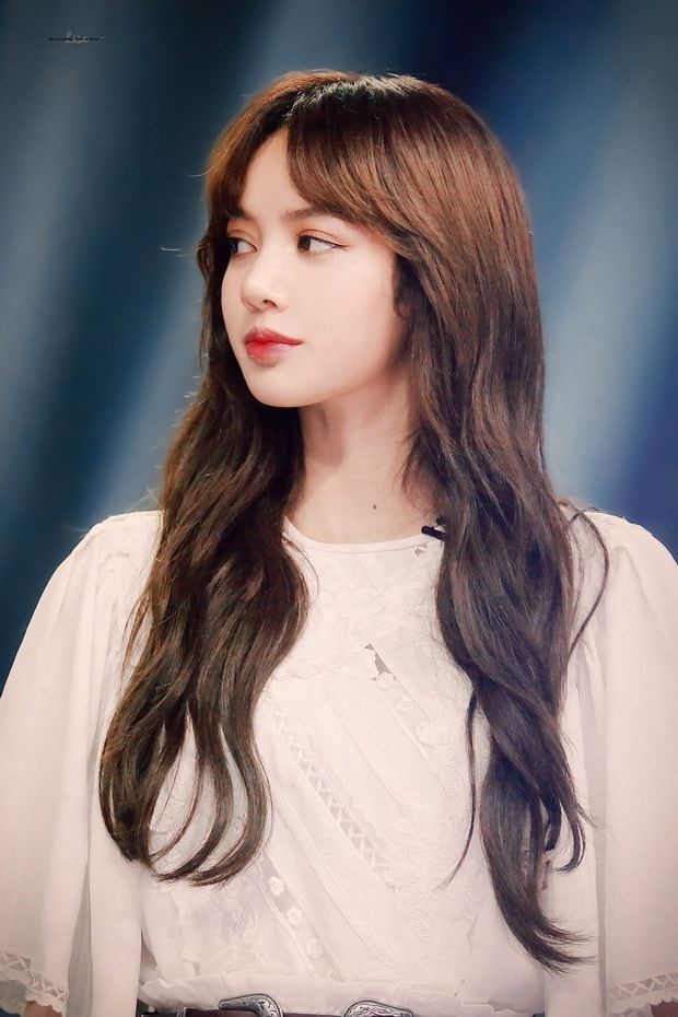 Nhan sắc Lisa khi có hoặc không tóc mái trở thành chủ đề bàn tán của khán giả. Ảnh: Allkpop.