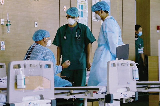 Thêm 2 ca mắc mới COVID19, Việt Nam có tổng số 1.215 ca bệnh. Ảnh: TL