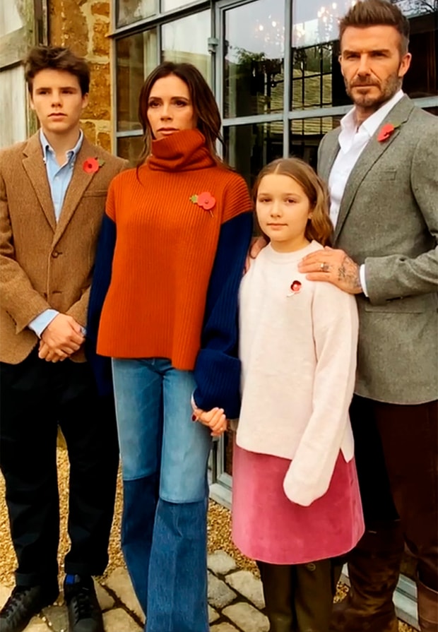 David Beckham đăng ảnh gia đình nhưng khéo léo che đi đôi bốt. Ảnh: TL
