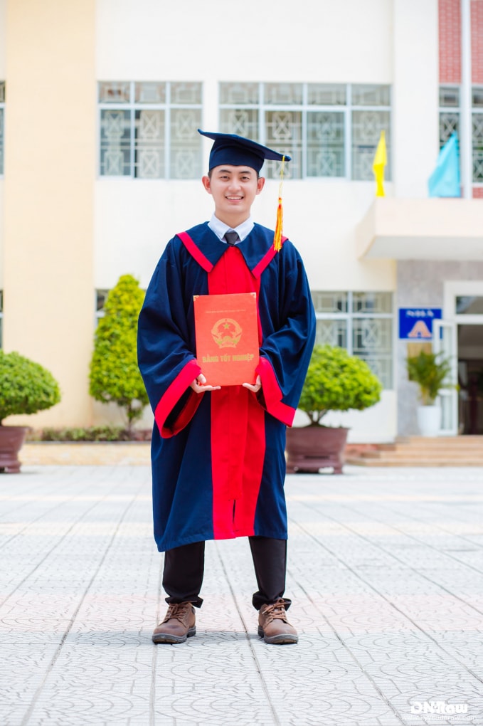 Không chỉ sở hữu tấm bằng đỏ y khoa với điểm tổng kết cao “ngất ngưởng” 8,34, BS. Lương Mộng Vũ Ánh còn lọt top 1% thế giới Kỳ thi đánh giá kiến thức y khoa căn bản quốc tế (IFOM).