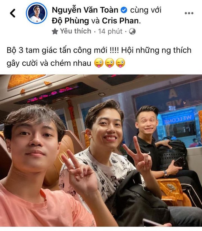 Văn Toàn chia sẻ hình ảnh cùng Cris Phan và Độ Mixi sau trận đấu. Ảnh: chụp màn hình