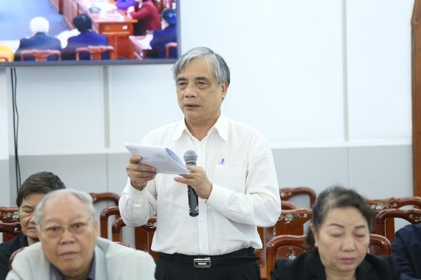 Ông Trần Đình Thiên, Ủy viên Đoàn Chủ tịch Ủy ban Trung ương MTTQ Việt Nam phát biểu góp ý dự thảo văn kiện Đại hội Đảng toàn quốc lần thứ XIII. Ảnh: MTTQ Việt Nam