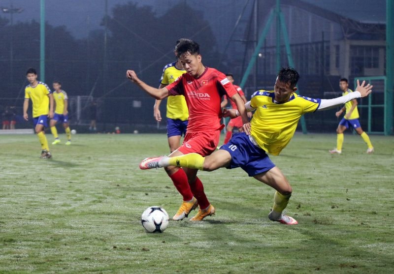 Trình độ chuyên môn của các cầu thủ U22 Việt Nam còn nhiều hạn chế. Ảnh: TL