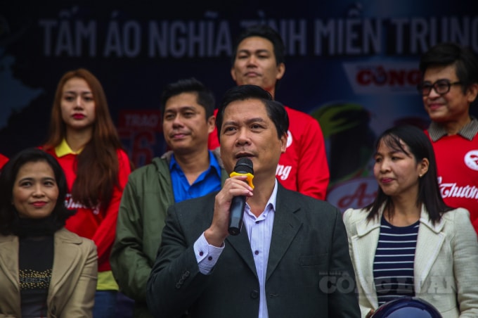 Thầy Đoàn Minh Thắng - Phó Giám đốc Sở Giáo dục và Đào tạo tỉnh Thừa Thiên Huế cảm ơn đoàn hỗ trợ đã kịp thời đến ủng hộ các em học sinh trên địa bàn tỉnh.