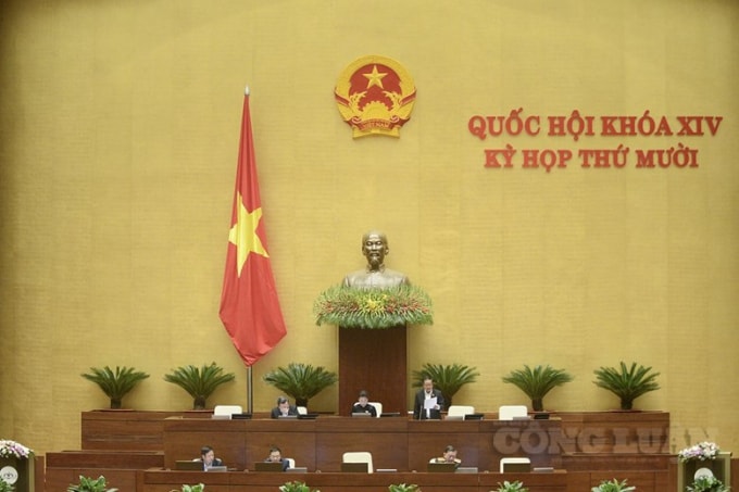 Phó Chủ tịch Quốc hội Đỗ Bá Tỵ điều hành thảo luận.