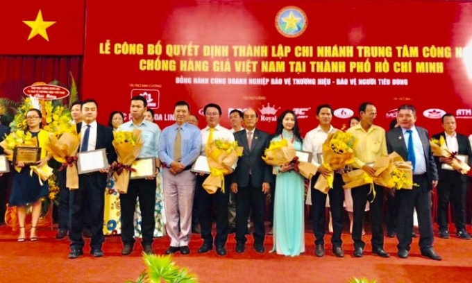 Các doanh nhân, doanh nghiệp đồng hành cùng Chi nhánh Trung tâm công nghệ chống hàng giả Việt Nam tại Việt Nam.