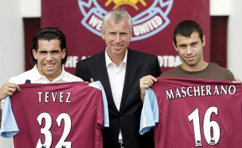 Carlos Tevez và Javier Mascherano.